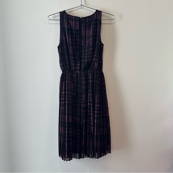Banana Republic Pleated Midi Dress – Black & Magenta Print, Size 0 - Picture 6 of 7